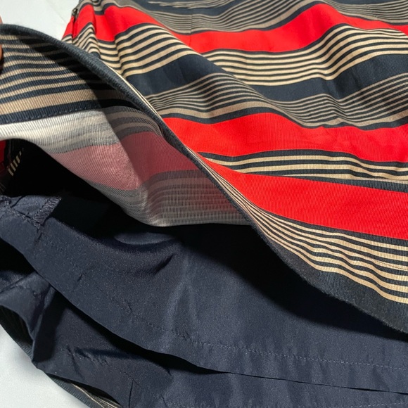 Banana Republic Skirt. Size 2 - Picture 6 of 9